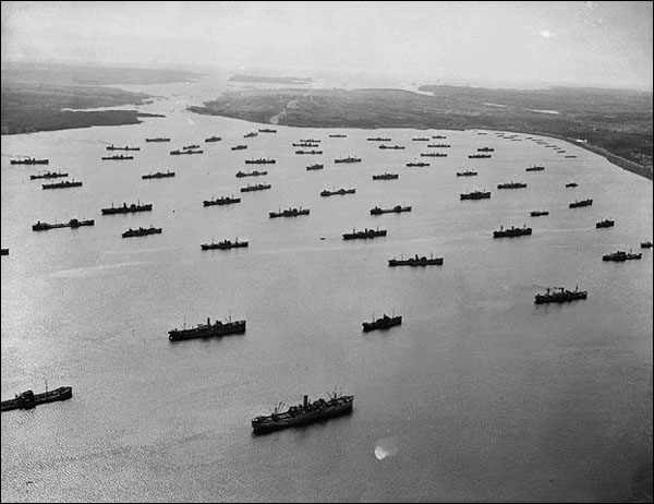 Un convoi allié, en 1942 Un convoi allié, en 1942